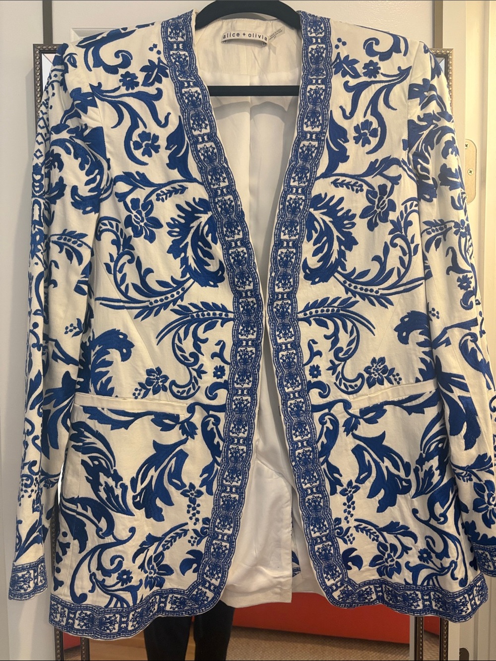 Gorgeous embroidered blazer